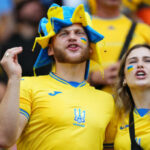 ФОТО. На трибунах збірну України підтримують багато вболівальників
