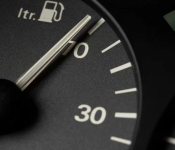 10 причин, чому автомобіль "їсть" пальне: Не лише швидкість!