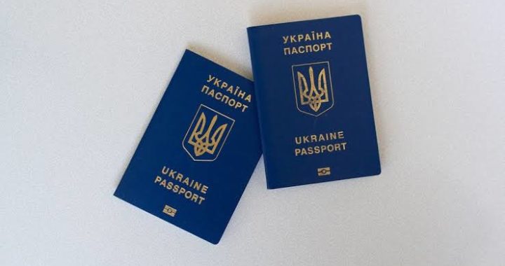 чи можна мати два закордонні паспорти