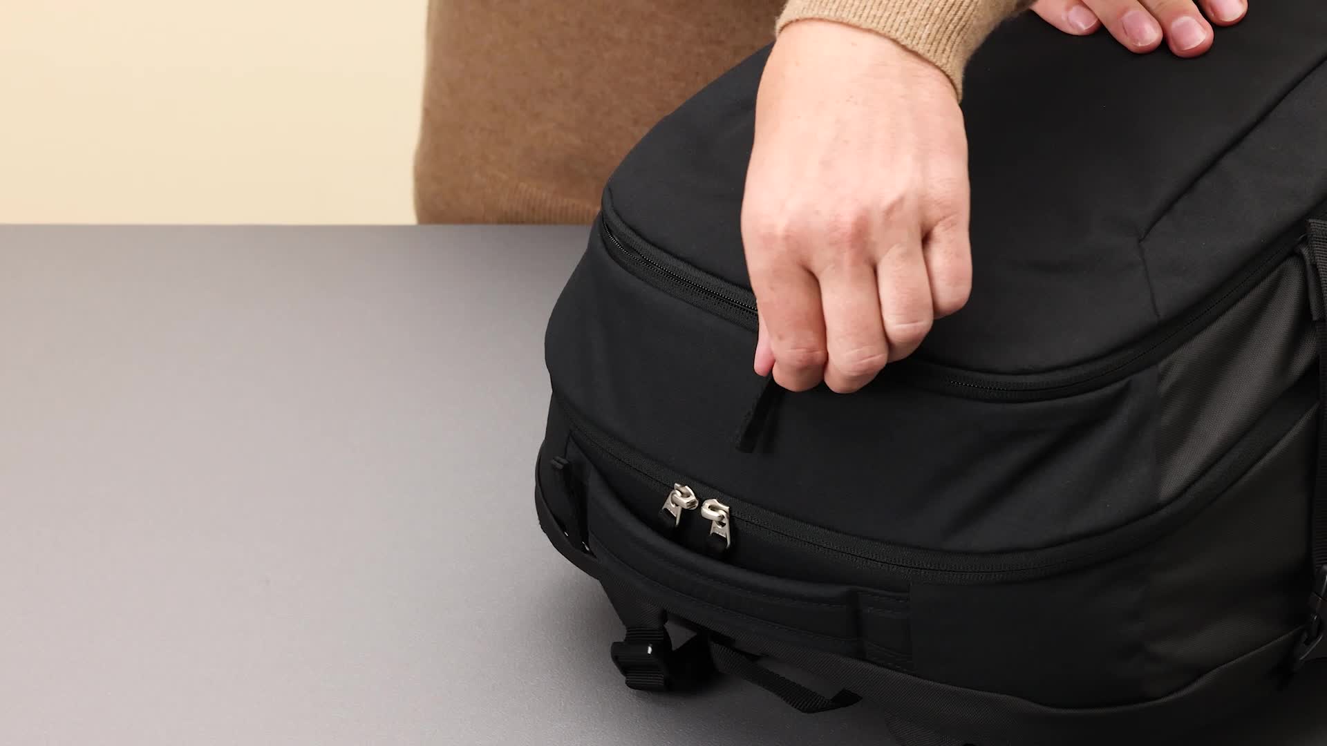 Deuter Gigant 32L — місткий міський рюкзак для ноутбука, роботи та подорожей