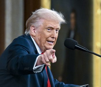 Трамп зупинив "пологовий туризм": заборона відтепер закон США.