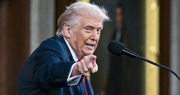 Трамп зупинив "пологовий туризм": заборона відтепер закон США.