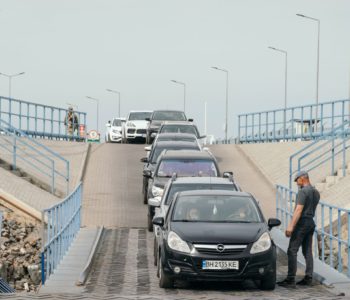 ДПСУ: Пункти пропуску функціонують попри обстріли.