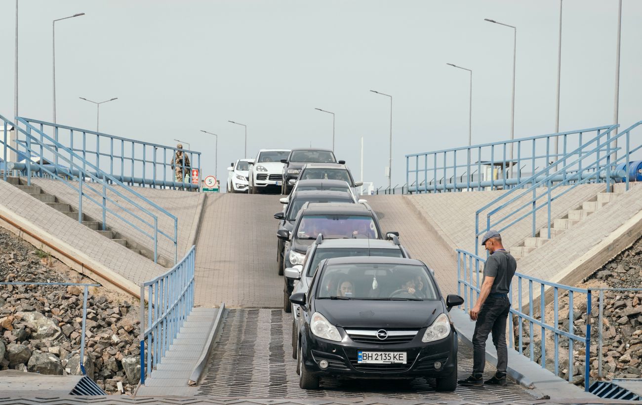 ДПСУ: Пункти пропуску функціонують попри обстріли.