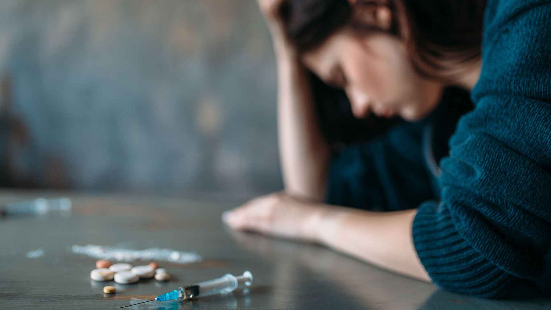 Як зрозуміти, що людині вже потрібна допомога нарколога: тривожні ознаки