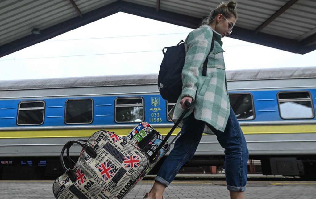 Затримки поїздів по Україні: які рейси відстають від графіка, понад 15 годин