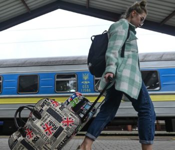 Затримки поїздів по Україні: які рейси відстають від графіка, понад 15 годин